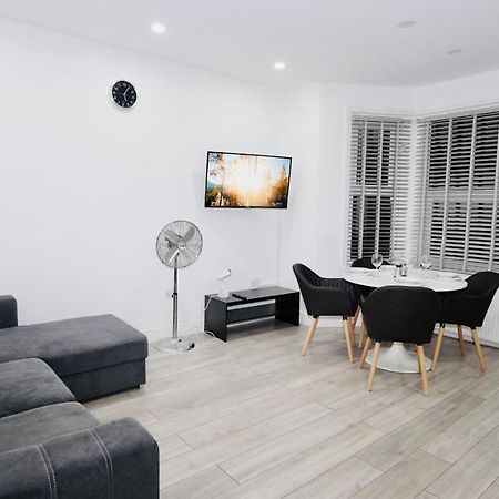 E2M Stays Lovely Apt Close To Ilford Station With Free Parking 外观 照片